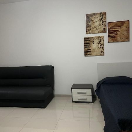 Claire'S Court Apartment มาร์ซาชล็อก ภายนอก รูปภาพ